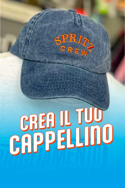 Cappellini personalizzati con ricamo o stampa professionali, realizzati nel nostro negozio di Milano con ritiro anche in giornata.